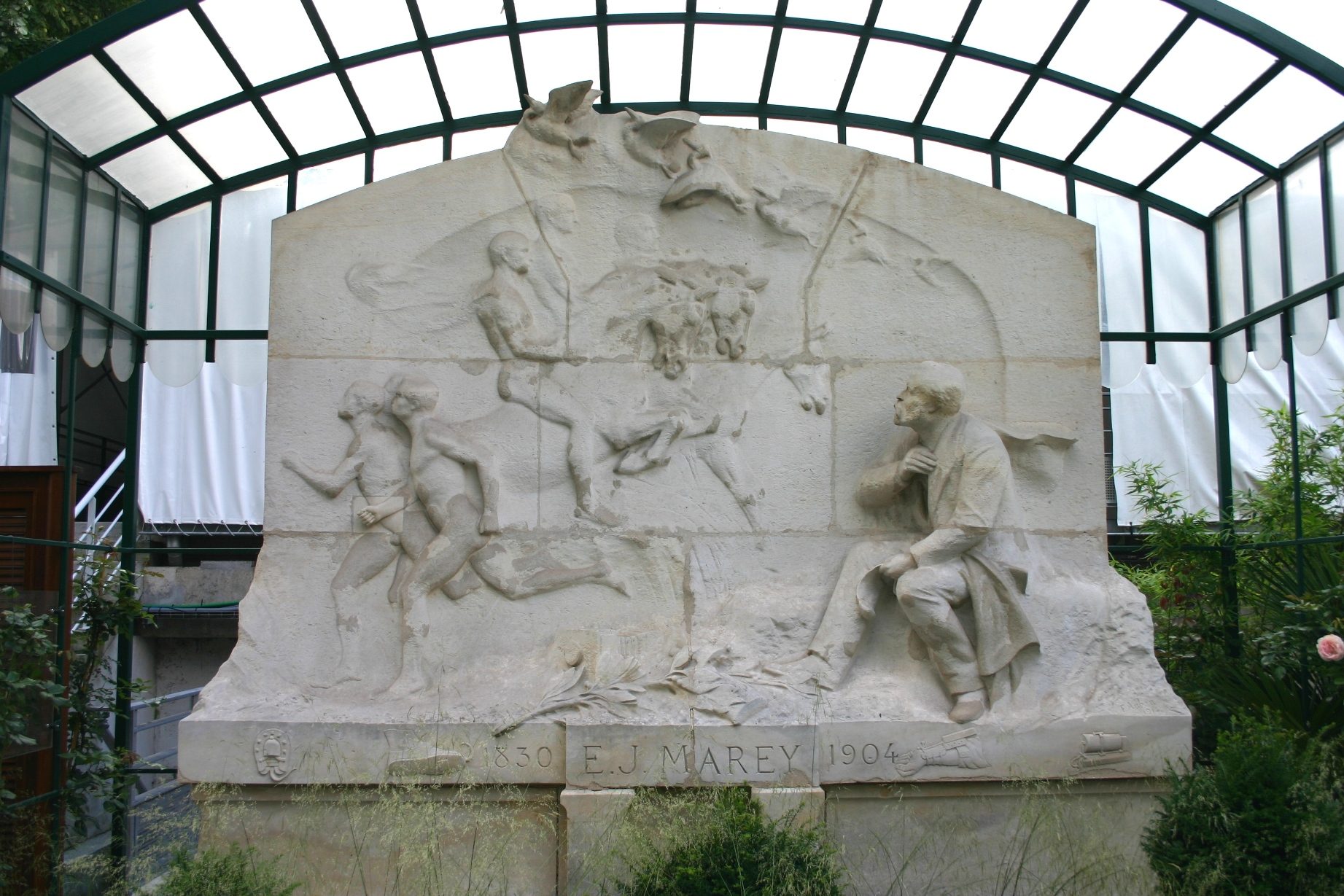Etienne Jules Marey's monument, Roland Garros, Paris (03).JPG